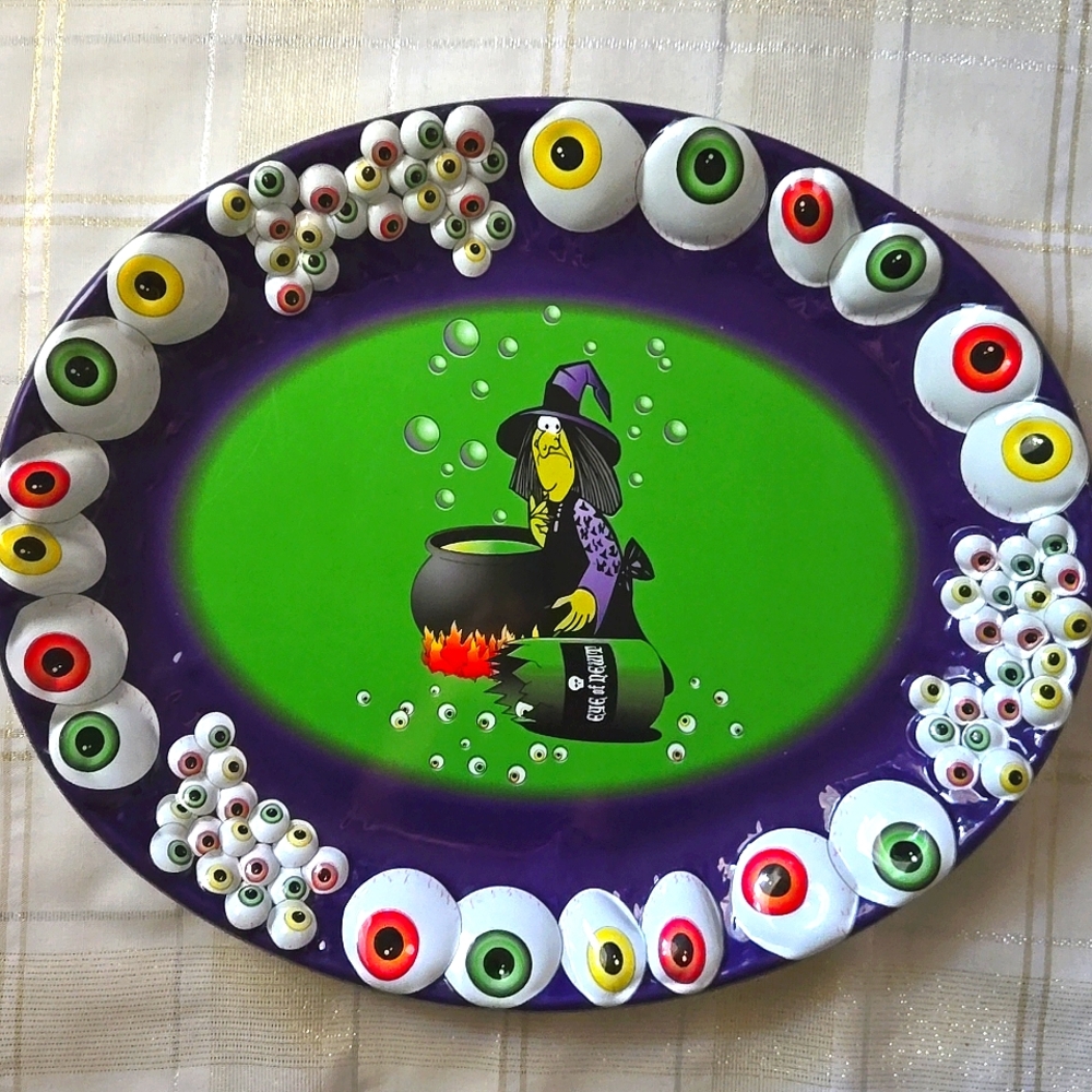VNTG 3D Witch's Eye Balls Plastic Platter Tray